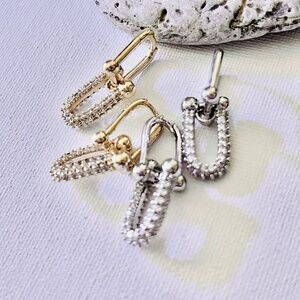 Horse shoe earrings, trendy earrings, clear crystals earrings